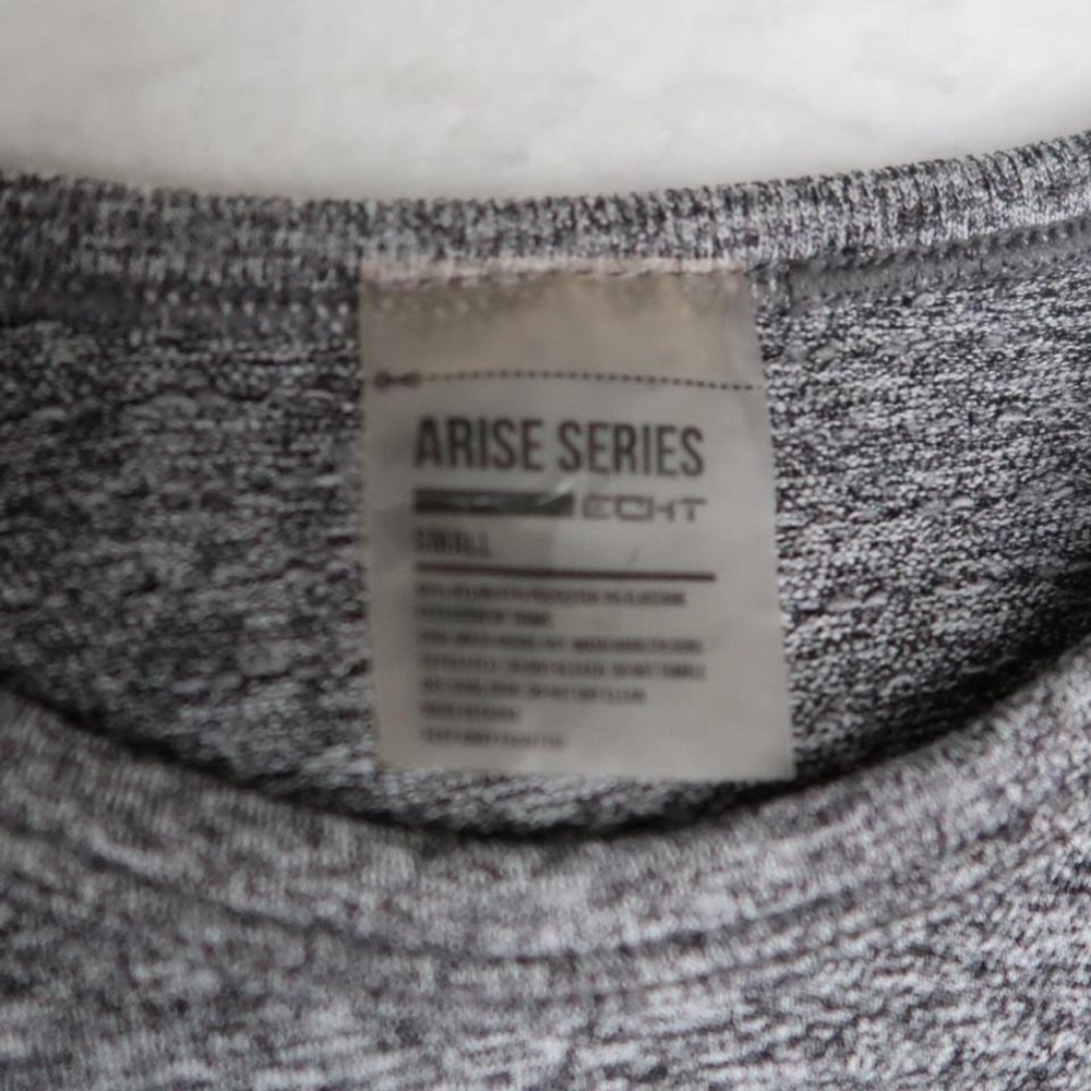 Echt Women's Dark Grey Cropped Long Sleeve Top Sz S Activewear Workout Gym - Picture 2 of 7